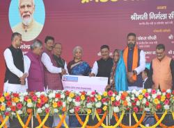 Hon'ble Finance Minister Smt. Nirmala Sitharaman, along with Shri Samrat Choudhary, Hon'ble Deputy Chief Minister of Bihar, hands over sanction letters from banks to beneficiaries under various Central Government schemes during the Credit Outreach Programme in Madhubani, Bihar on 30.11.2024