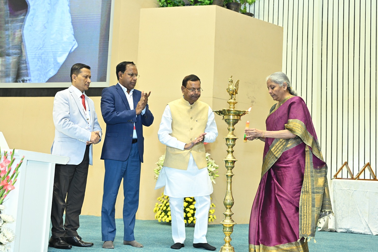Hon'ble Finance Minister addressed the audience and gave away awards to winners under various categories during the Digital Payments Awards 2025 Ceremony in New Delhi