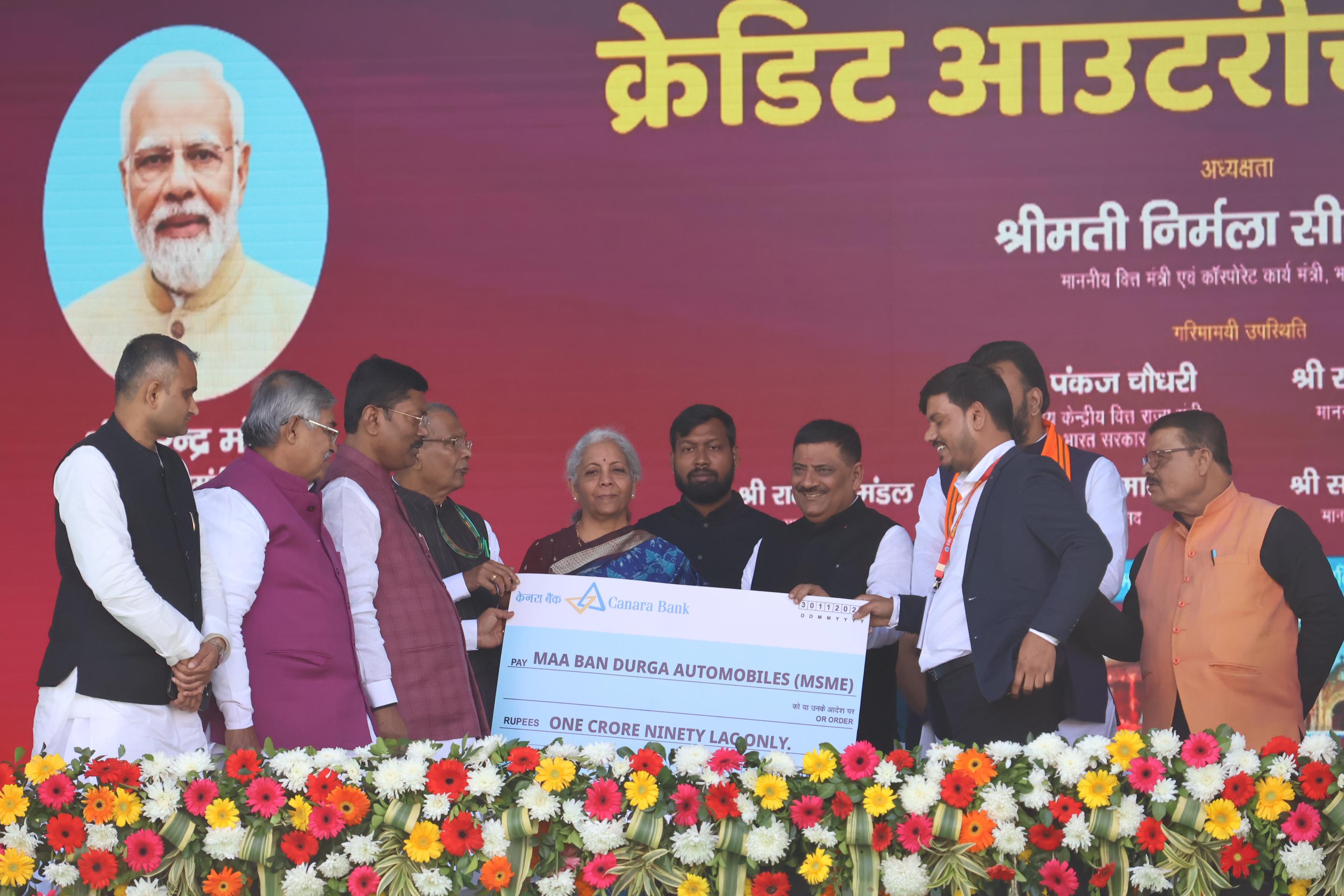 Hon'ble Finance Minister Smt. Nirmala Sitharaman, along with Shri Samrat Choudhary, Hon'ble Deputy Chief Minister of Bihar, hands over sanction letters from banks to beneficiaries under various Central Government schemes during the Credit Outreach Program