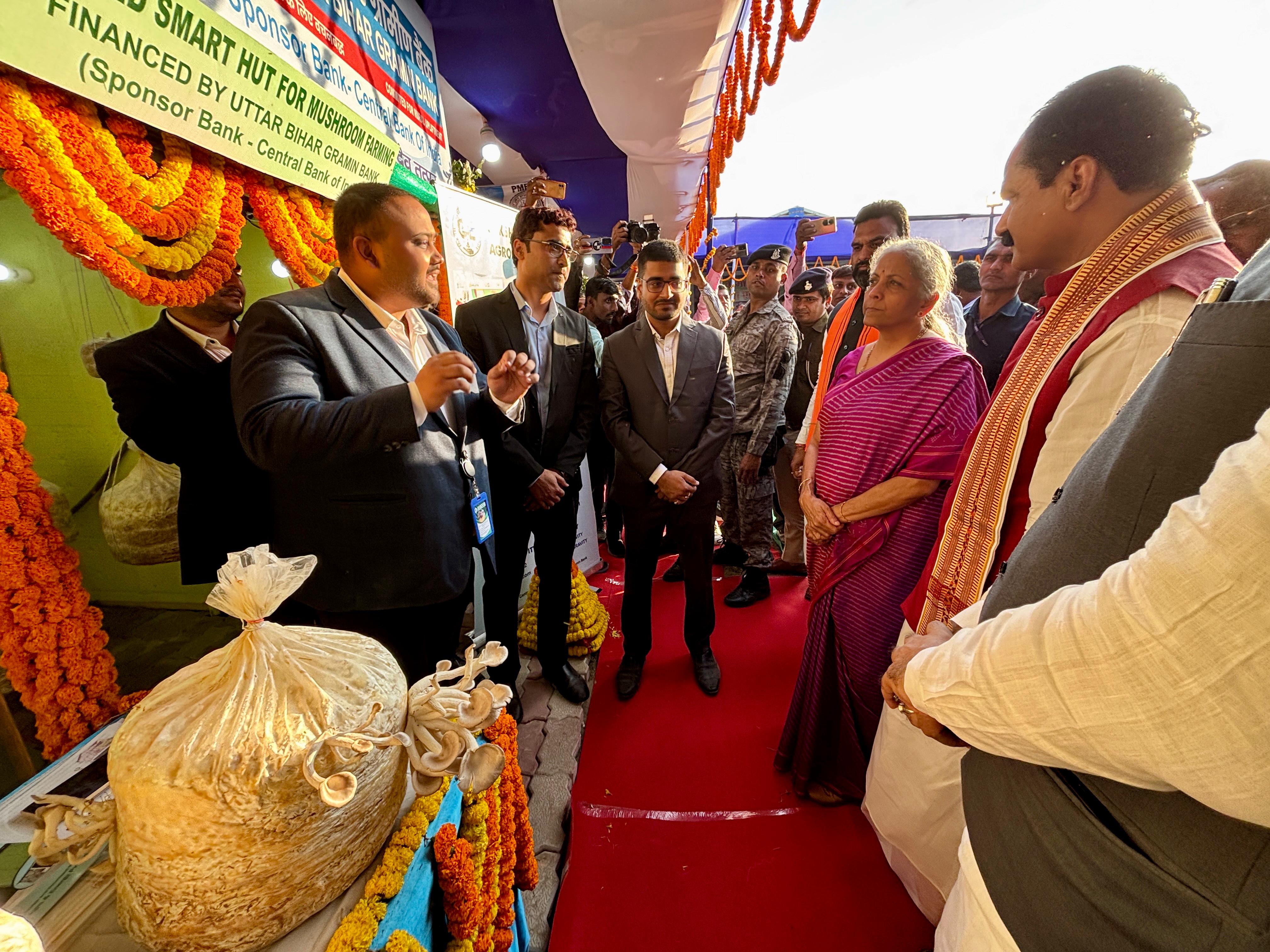 Hon'ble Finance Minister Smt. Nirmala Sitharaman along with Shri Samrat Choudhary, Hon'ble Deputy Chief Minister of Bihar, visited the stalls and interacted with the stall owners who have benefited from credit availed from various financial institutions