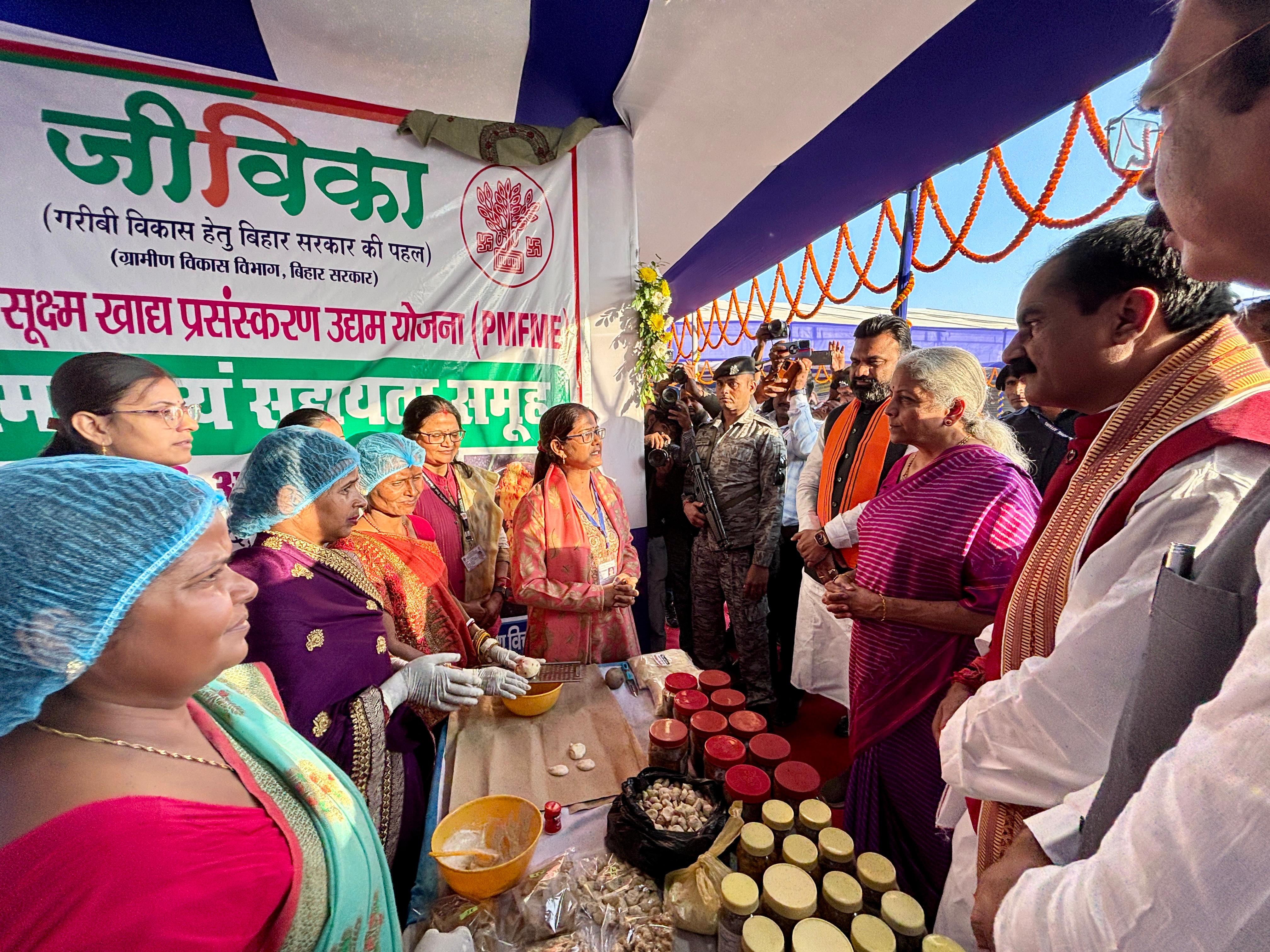 Hon'ble Finance Minister Smt. Nirmala Sitharaman along with Shri Samrat Choudhary, Hon'ble Deputy Chief Minister of Bihar, visited the stalls and interacted with the stall owners who have benefited from credit availed from various financial institutions