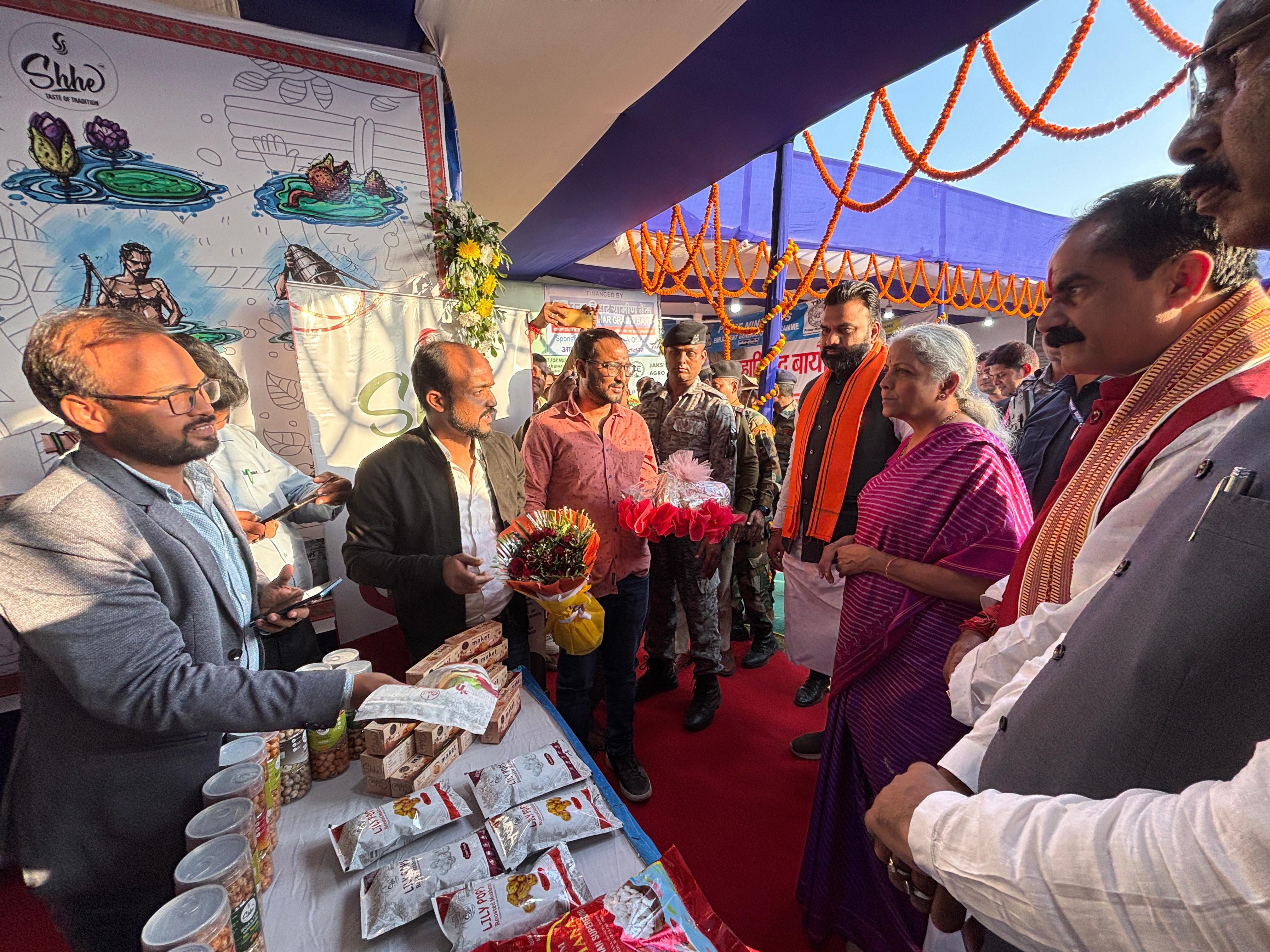 Hon'ble Finance Minister Smt. Nirmala Sitharaman along with Shri Samrat Choudhary, Hon'ble Deputy Chief Minister of Bihar, visited the stalls and interacted with the stall owners who have benefited from credit availed from various financial institutions