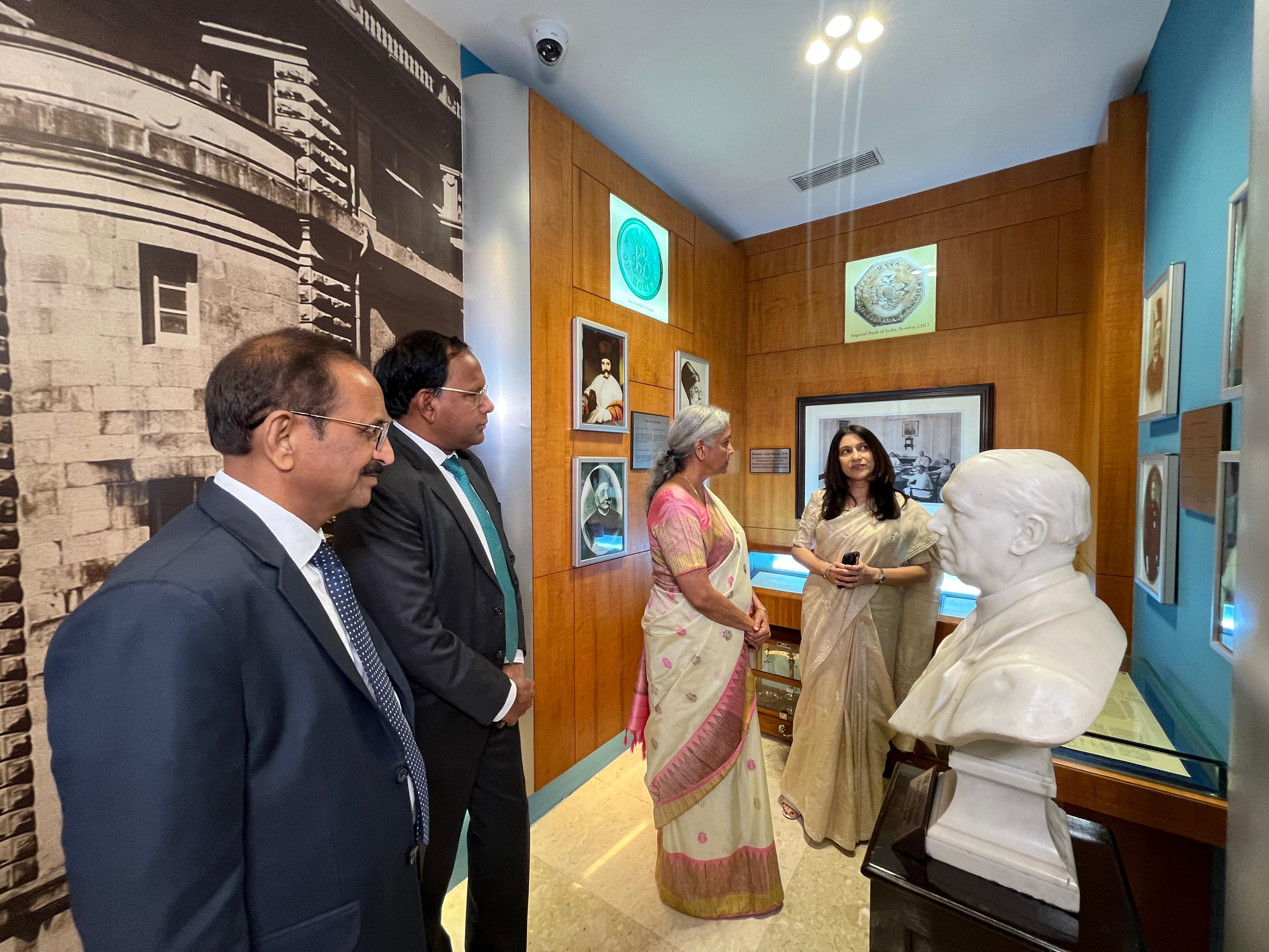Hon'ble FM Smt. Nirmala Sitharaman visits the SBI Mumbai Main Branch Building and interacts with the officials and staff there. During the visit, Smt. Nirmala Sitharaman was accompanied by DFS Secretary Sh. M. Nagaraju and SBI Chairman Sh. CS Setty.