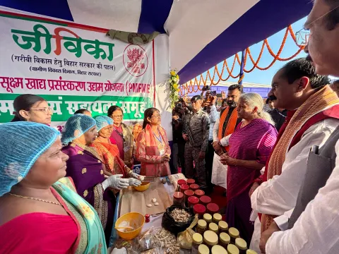 Hon'ble Finance Minister Smt. Nirmala Sitharaman along with Shri Samrat Choudhary, Hon'ble Deputy Chief Minister of Bihar, visited the stalls and interacted with the stall owners who have benefited from credit availed from various financial institutions