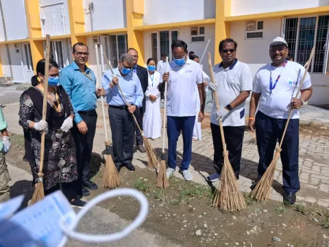 Union Finance Minister took part in a cleanliness drive under the SwachhataHiSeva2024 campaign at the district hospital in Namsai, an aspirational District in Arunachal Pradesh on 02.10.2024. Hon'ble Deputy Chief Minister Shri Chowna Mein and Hon'ble MP S